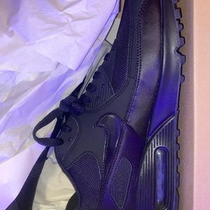 Nike air max color black size 9 condition new